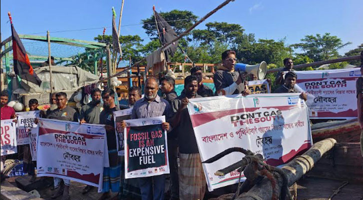 বাংলাদেশ ও পৃথিবীব্যাপী গ্যাসের বিস্তার বন্ধের দাবিতে পাথরঘাটায় নৌবহর