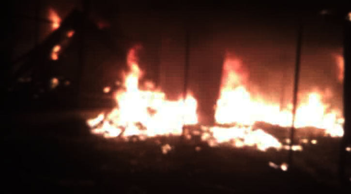 ফতুল্লায় পলিথিন কারখানায় আগুন