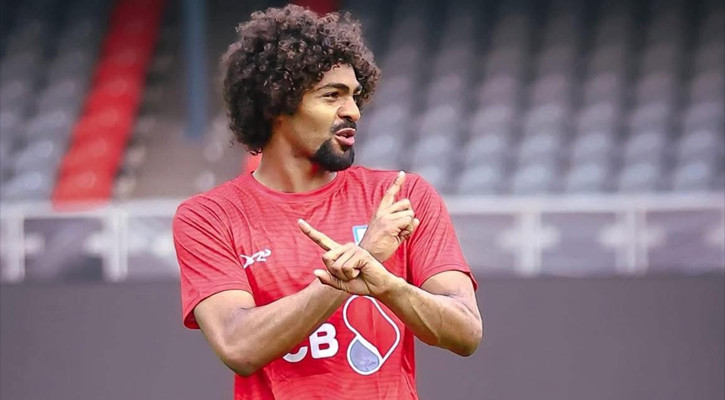 ভারত বধের পরই লন্ডনে ফিরে গেলেন হামজা, সিলেটে শমিত