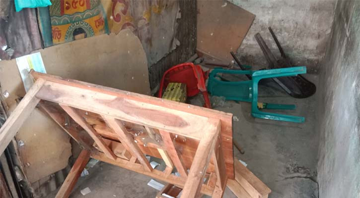 ভাড়া নিয়ে গোলযোগের জেরে মাগুরায় বাস কাউন্টারে ভাংচুর