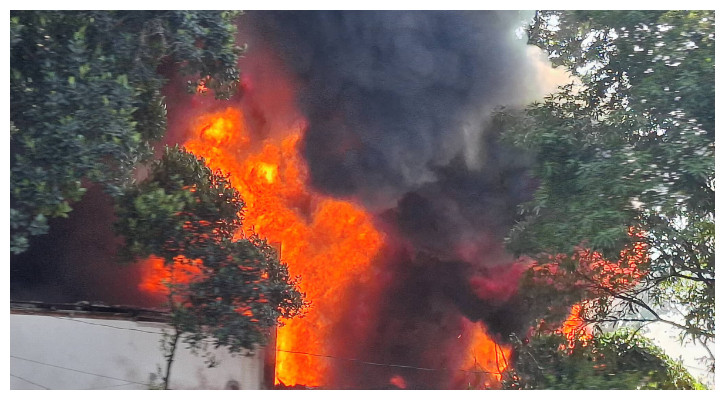 গাজীপুরে কেমিক্যাল কারখানায় আগুন, নিয়ন্ত্রণে ৮ ইউনিট