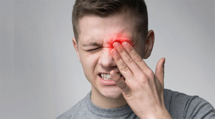 চোখ কচলালে হতে পারে যে ক্ষতি