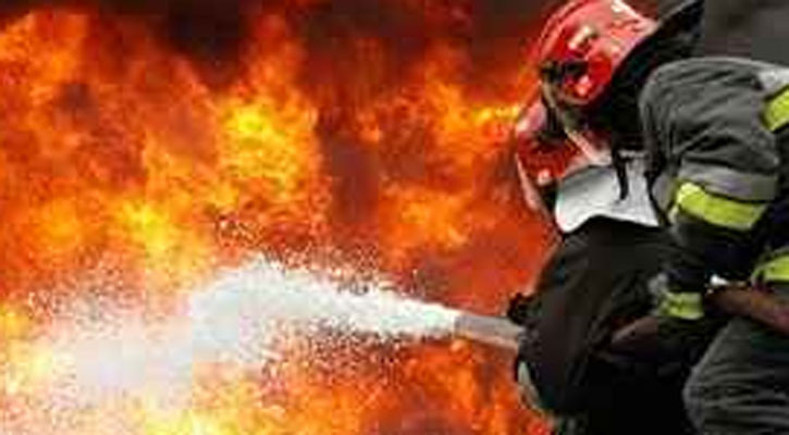 গাজীপুরে কারখানার আগুন ৩ ঘণ্টা পর নিয়ন্ত্রণে