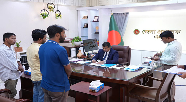 চট্টগ্রামে ডিসির গণশুনানি: স্বস্তি নিয়ে ফিরলেন মানুষ