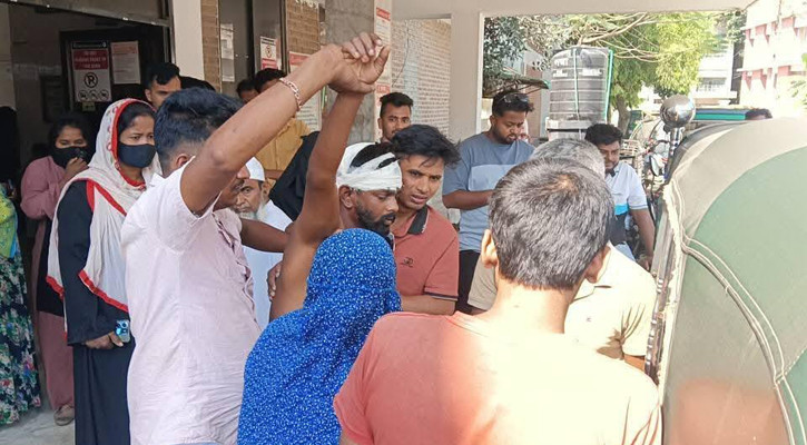 নরসিংদীতে আদালত প্রাঙ্গণে হামলার শিকার ছাত্রদল নেতা