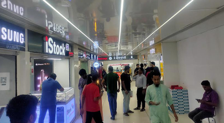 ‘আনঅফিসিয়াল’ ফোন বন্ধের ঘোষণায় মোবাইলের বাজারে ধস