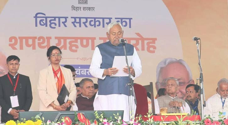 বিহারের মুখ্যমন্ত্রীর শপথ নিলেন নীতিশ কুমার
