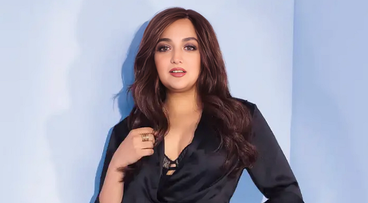 কোন খবরে নেই কেন মোনালি?