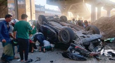 এক্সপ্রেসওয়ে থেকে ছিটকে পড়লো গাড়ি, নিহত ১