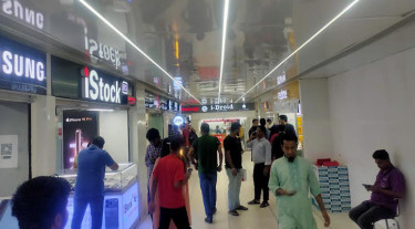 ‘আনঅফিসিয়াল’ ফোন বন্ধের ঘোষণায় মোবাইলের বাজারে ধস