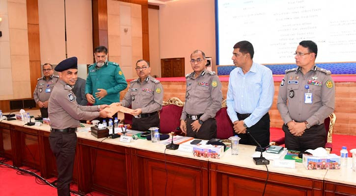 ডিএমপির অক্টোবর মাসের অপরাধ সভায় শ্রেষ্ঠ হলেন যারা