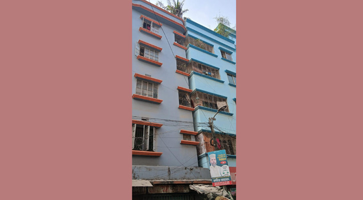 সিপাহীবাগে ভূমিকম্পে হেলে পড়েছে ছয়তলা বাড়ি