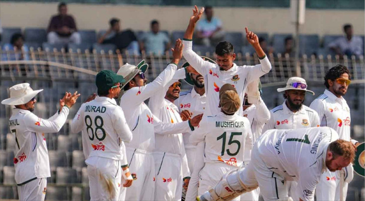 সাকিবকে ছাড়িয়ে টেস্ট উইকেটের চূড়ায় তাইজুল