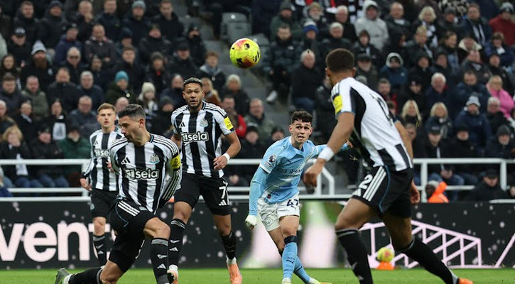 অঘটনের রাতে সিটি-লিভারপুলের হার