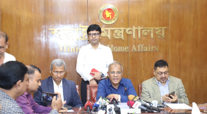 নির্বাচনের আগে আইনশৃঙ্খলার অবনতি হওয়ার শঙ্কা নেই: স্বরাষ্ট্র উপদেষ্টা