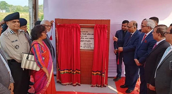 শেখ হাসিনা হলফনামায় তথ্য গোপন করেছিলেন: দুদক চেয়ারম্যান