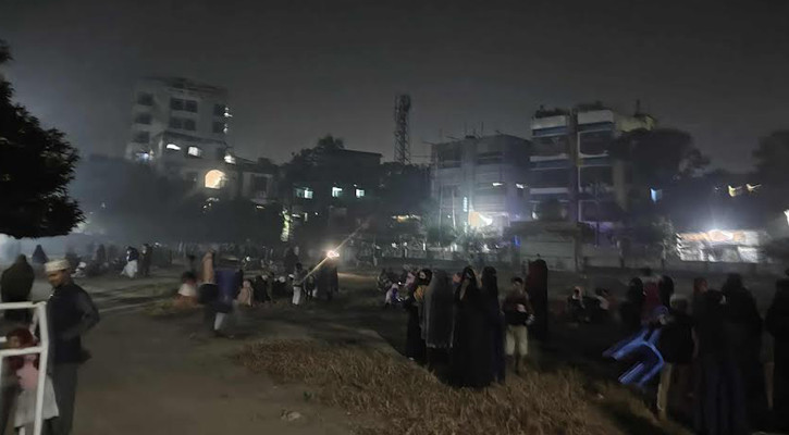 ভূমিকম্প আতঙ্কের মধ্যে দিন কাটাচ্ছেন নরসিংদীবাসী