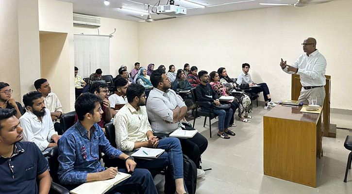 সিআইইউতে গেস্ট স্পিকার সেশন