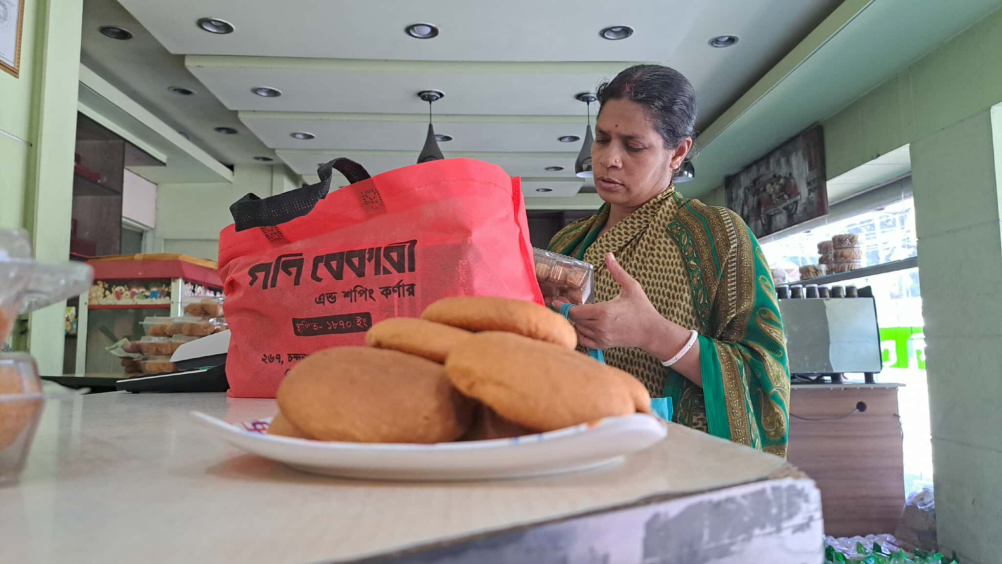 এখনও স্বাদে অনন্য গণি বেকারির ২০০ বছরের ‘বেলা বিস্কুট’