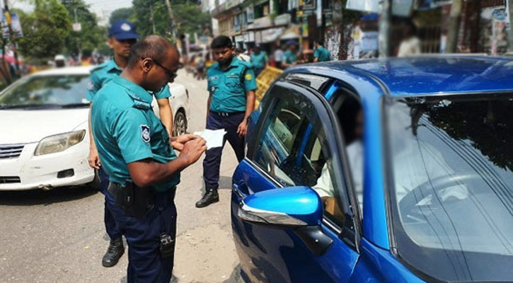 রাজধানীতে ট্রাফিক আইন লঙ্ঘনে ১৫৯০ মামলা