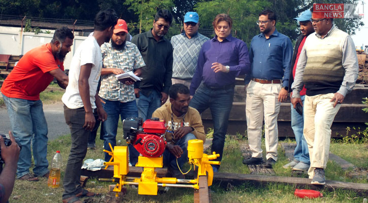 ড্রিল মেশিন তৈরি করলেন পাকশী বিভাগীয় রেলওয়ে প্রকৌশলী-২