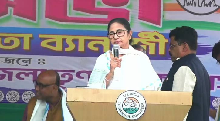 আমাকে আক্রমণ করলে গোটা দেশ ‘হিলিয়ে’ দেবে: মমতা