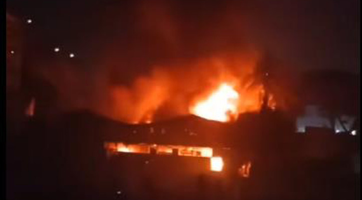 কালুরঘাটে গুদামে আগুন