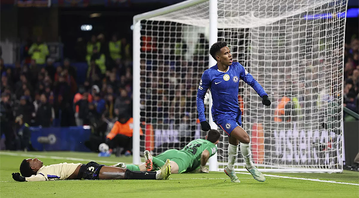 বার্সেলোনাকে বিধ্বস্ত করে চেলসির দাপুটে জয়