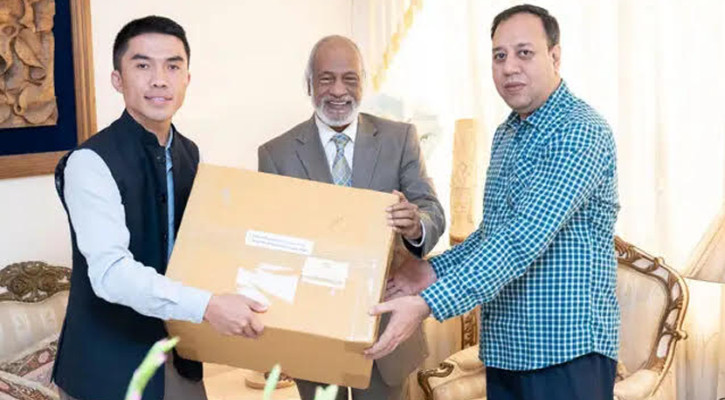 খালেদা জিয়ার সুস্থতা কামনায় উপহার পাঠালেন ভুটানের রাজা-প্রধানমন্ত্রী