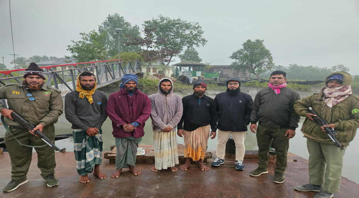 সুন্দরবনের অভয়ারণ্যে মৎস্য শিকারের অভিযোগে ৪ জেলে আটক