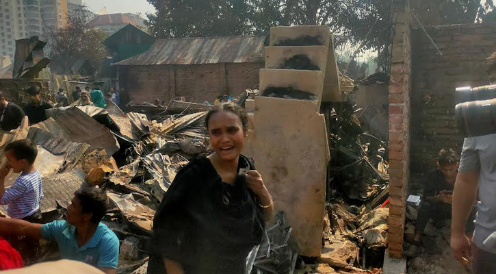 অভিশাপ যেন পিছু ছাড়ে না, তিনবার পুড়ে নিঃস্ব কড়াইল বস্তিবাসী