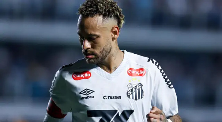 বিশ্বকাপের আগে বড় ধাক্কা: হাঁটুর চোটে বছর শেষ নেইমারের