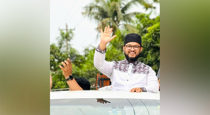 ২১ দফা ইশতেহার নিয়ে ভোটারদের দ্বারে দ্বারে ঘুরছেন ওমর আলী রাজ