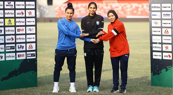 সুলতানার অভিষেক, একাদশে ফিরলেন মুনকি