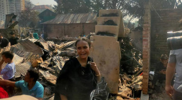 ‘অভিশাপ’ যেন পিছু ছাড়ে না, তিনবার পুড়ে নিঃস্ব কড়াইল বস্তিবাসী