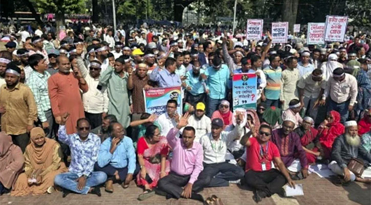 প্রাথমিক শিক্ষকদের লাগাতার কর্মবিরতি শুরু