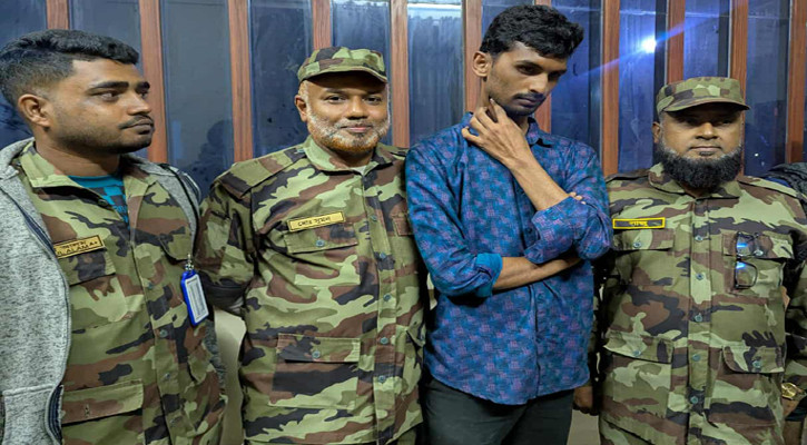 চবিতে সিনিয়রদের অশালীন বার্তা পাঠিয়ে আটক ভুয়া জুনিয়র