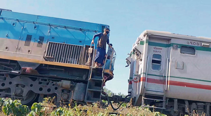 আড়াই ঘণ্টা পর সারাদেশের সঙ্গে রেল যোগাযোগ সচল