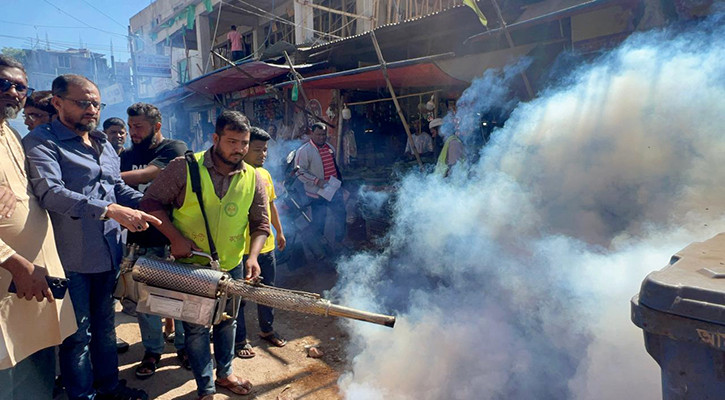 ডেঙ্গুর ঝুঁকি বাড়ায় মশক নিধনে অগ্রাধিকার চসিকের
