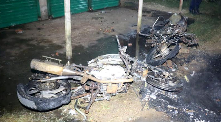 ভোট চাওয়াকে কেন্দ্র করে পাবনায় সংঘর্ষ-অগ্নিসংযোগ, আহত ২০