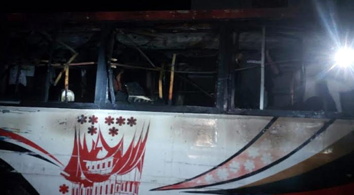 ধামরাইয়ে পার্কিং করা বাসে আগুন