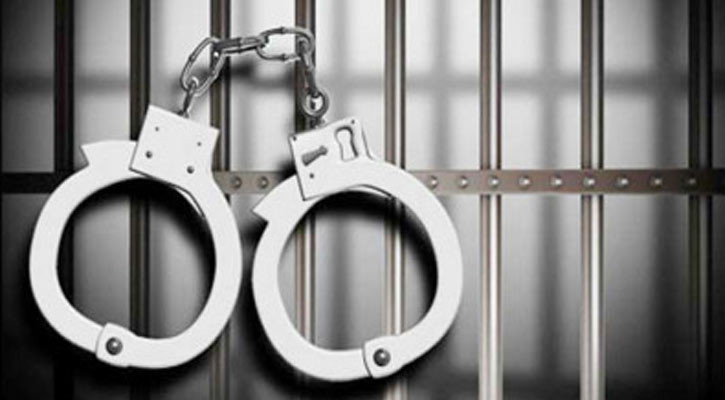 ১১০০ মেট্রিক টন কয়লাসহ ১২ চোরাকারবারি আটক