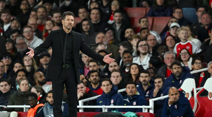 সমর্থকদের বর্ণবাদী আচরণে আতলেতিকোকে শাস্তি দিল উয়েফা