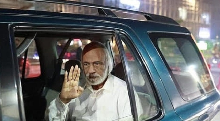 খালেদা জিয়ার শারীরিক অবস্থার খোঁজ নিতে হাসপাতালে নেতাকর্মীরা