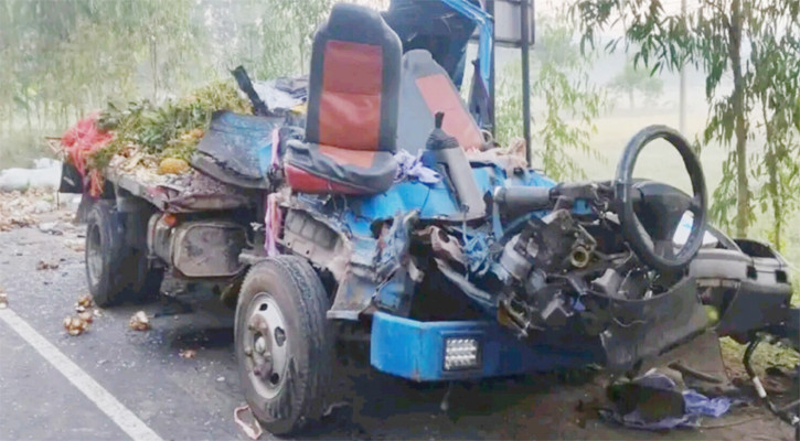 দুর্ঘটনায় সবজিবোঝাই পিকআপ ভ্যান, নিহত ১