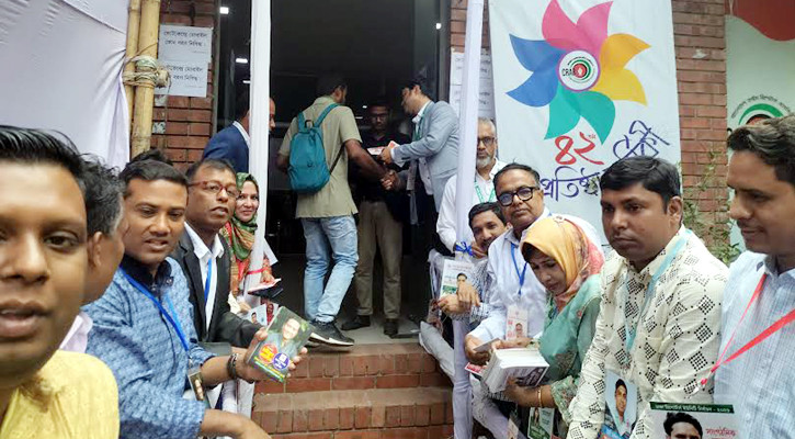 উৎসবমুখর পরিবেশে চলছে ডিআরইউর ভোট