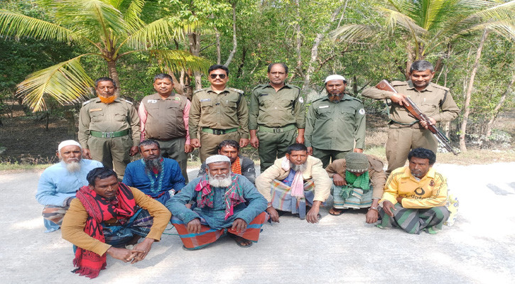 সুন্দরবনের অভয়ারণ্যে মাছ ধরার অভিযোগে ৮ জেলে আটক