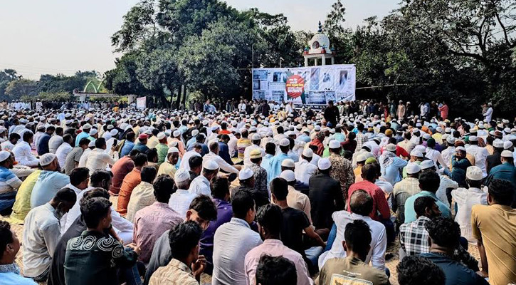 হাজারো মানুষের মোনাজাতে খালেদা জিয়ার সুস্থতা কামনা