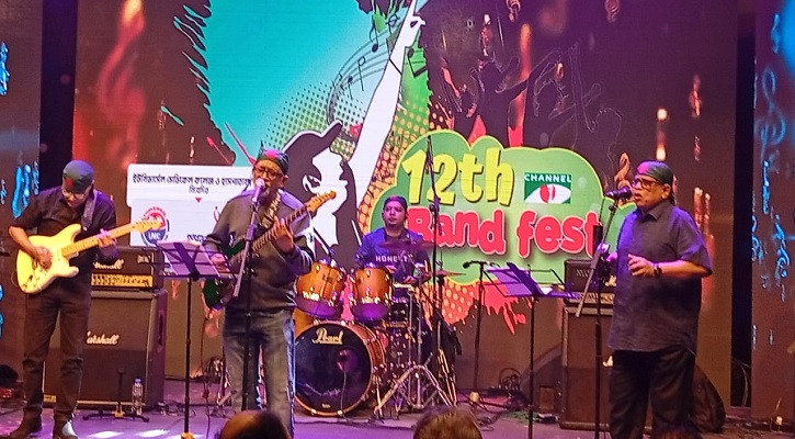 বিজয়ের মাসের প্রথম দিনে চলছে ১২তম ব্যান্ড ফেস্ট