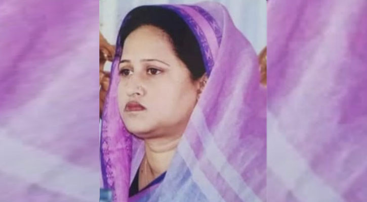 বাকেরগঞ্জে পুলিশের সঙ্গে ধস্তাধস্তি করে পালালো আ. লীগ নেত্রী